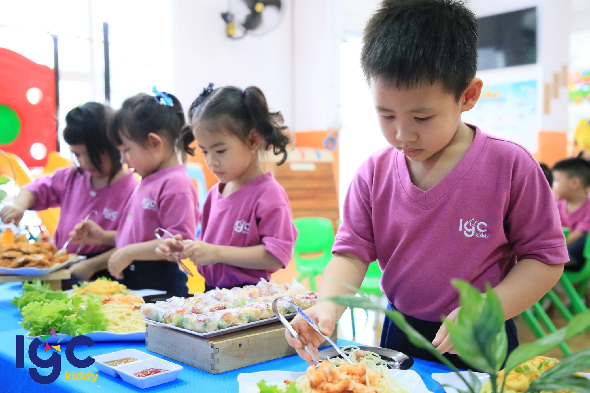 TIỆC BUFFET VUI VẺ