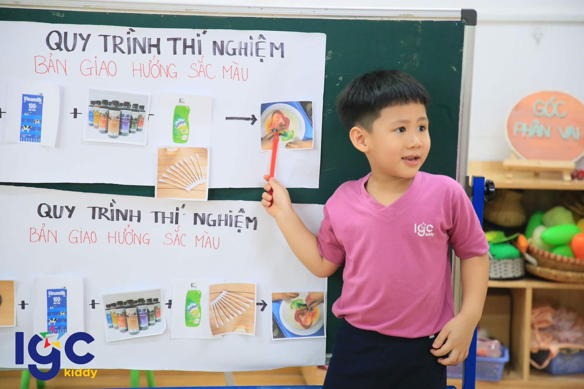 BÉ VÀ BẢN GIAO HƯỞNG SẮC MÀU