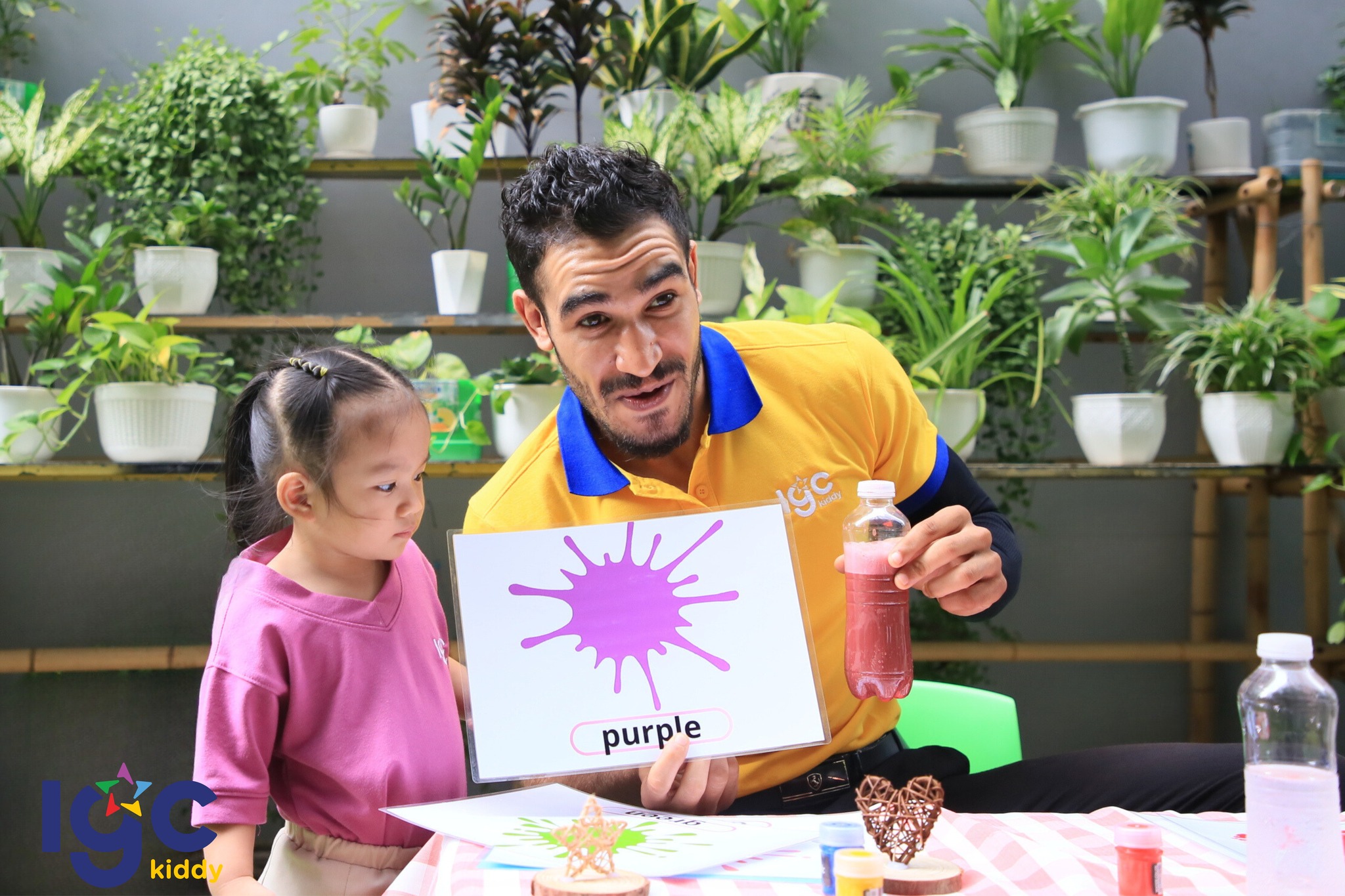 EM BÉ NEMO HỌC GÌ TẠI LỚP TIẾNG ANH?