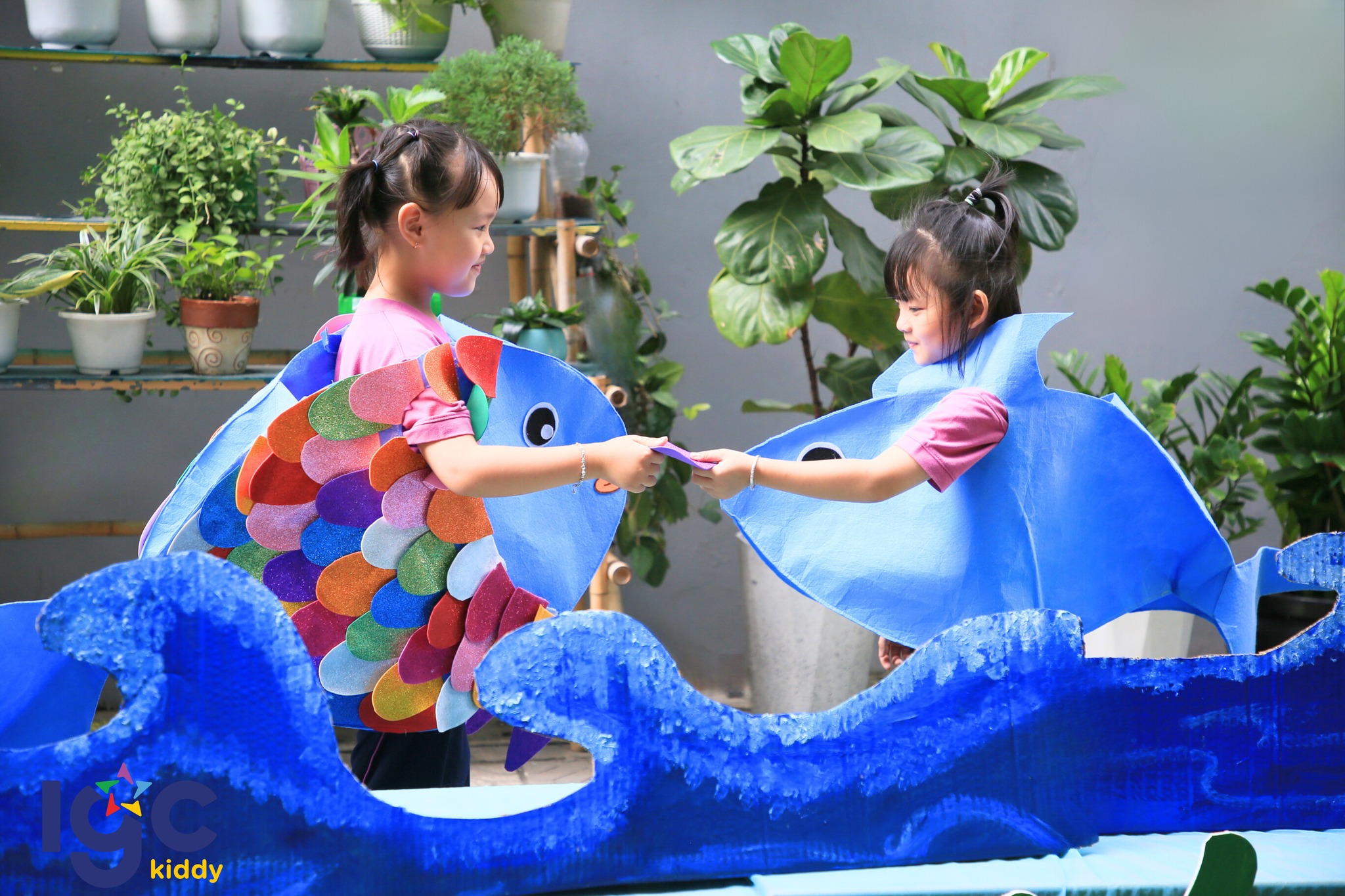 BÉ KỂ CHUYỆN “CÁ CẦU VỒNG”