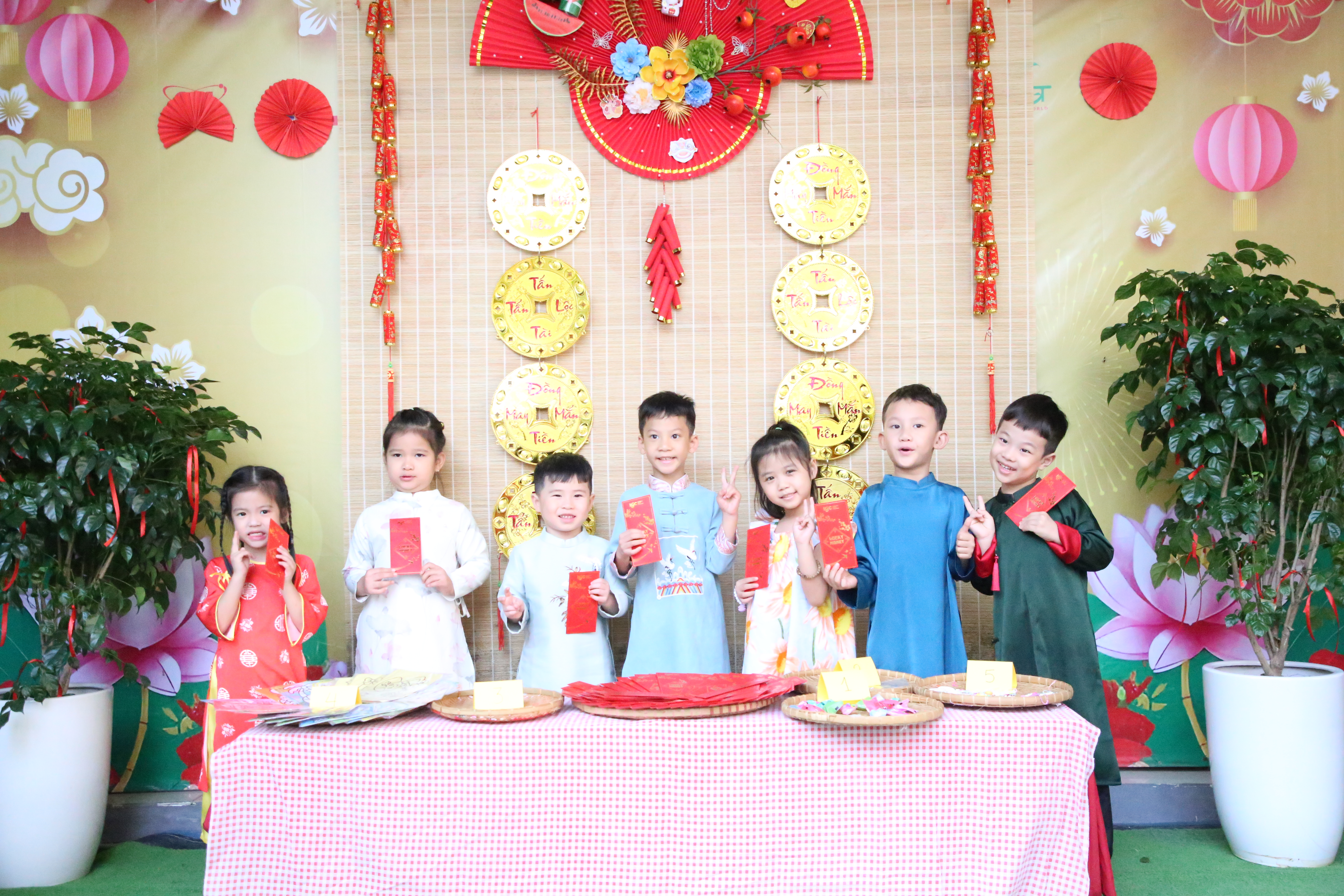 BÉ YÊU TRẢI NGHIỆM HÁI LỘC ĐẦU XUÂN