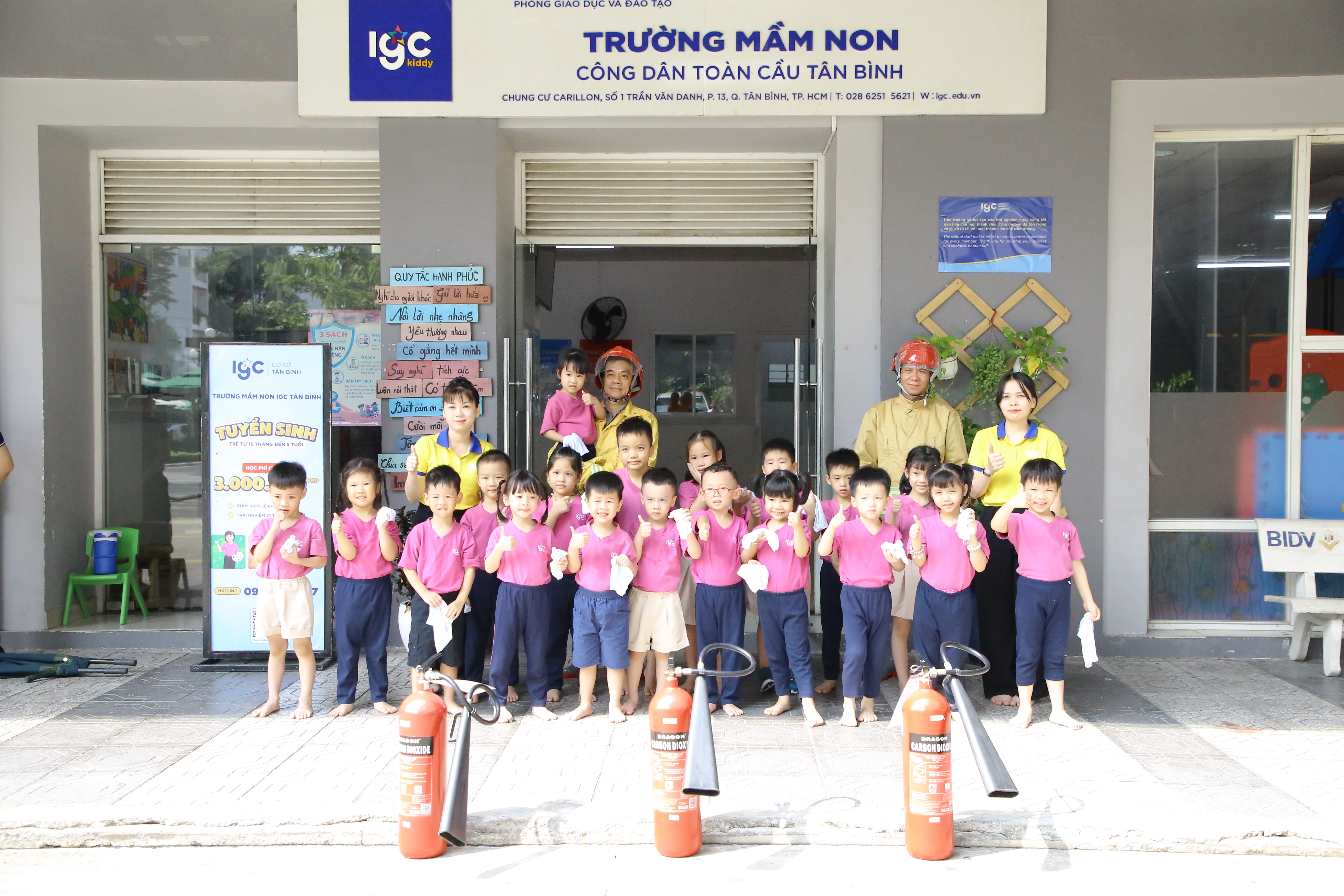 DIỄN TẬP PHÒNG CHÁY CHỮA CHÁY TẠI TRƯỜNG MẦM NON – TRANG BỊ KỸ NĂNG AN TOÀN NGAY TỪ NHỎ