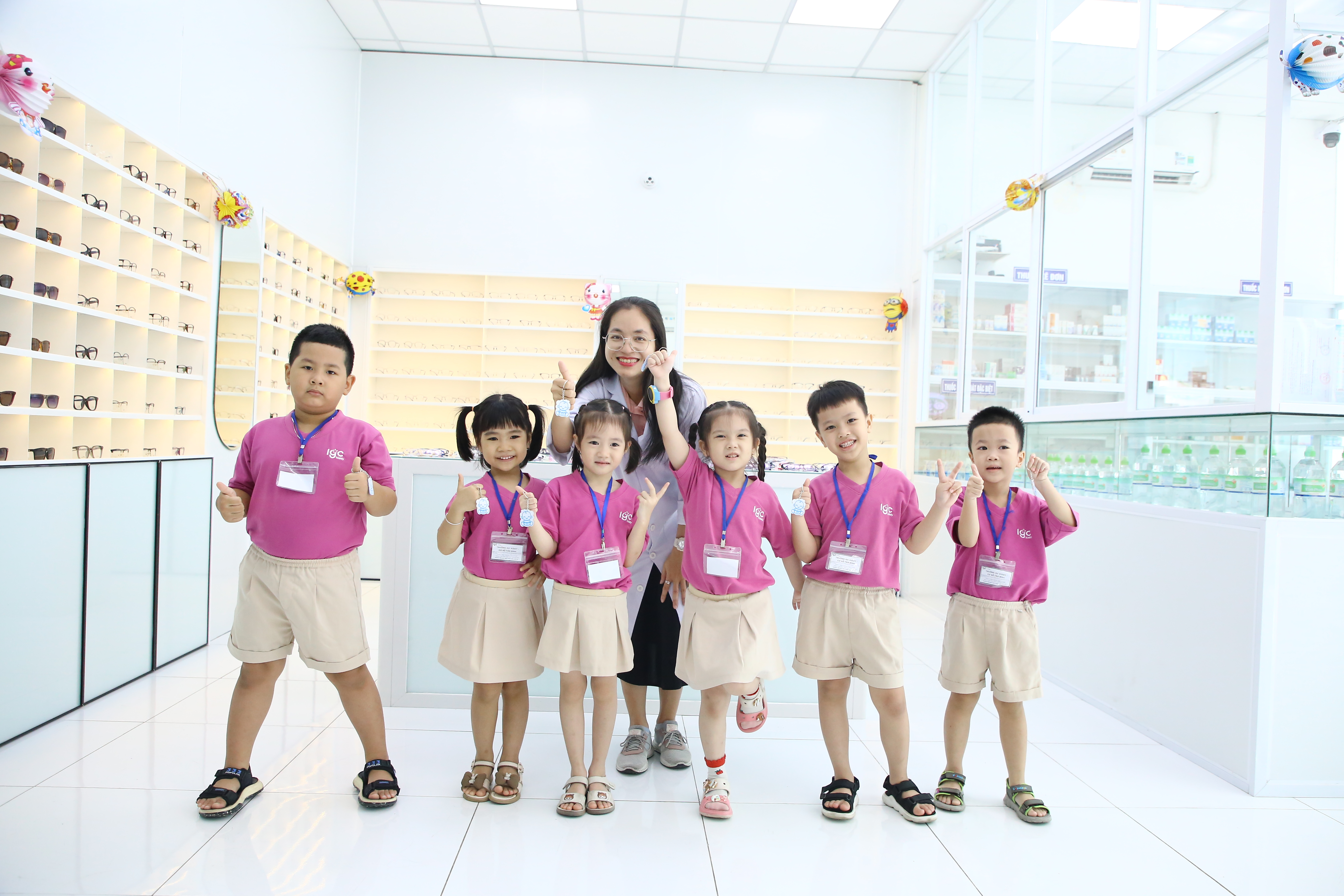 Hoạt động dã ngoại: Bé khối Whale trải nghiệm kiểm tra mắt tại Phòng khám Mắt 315