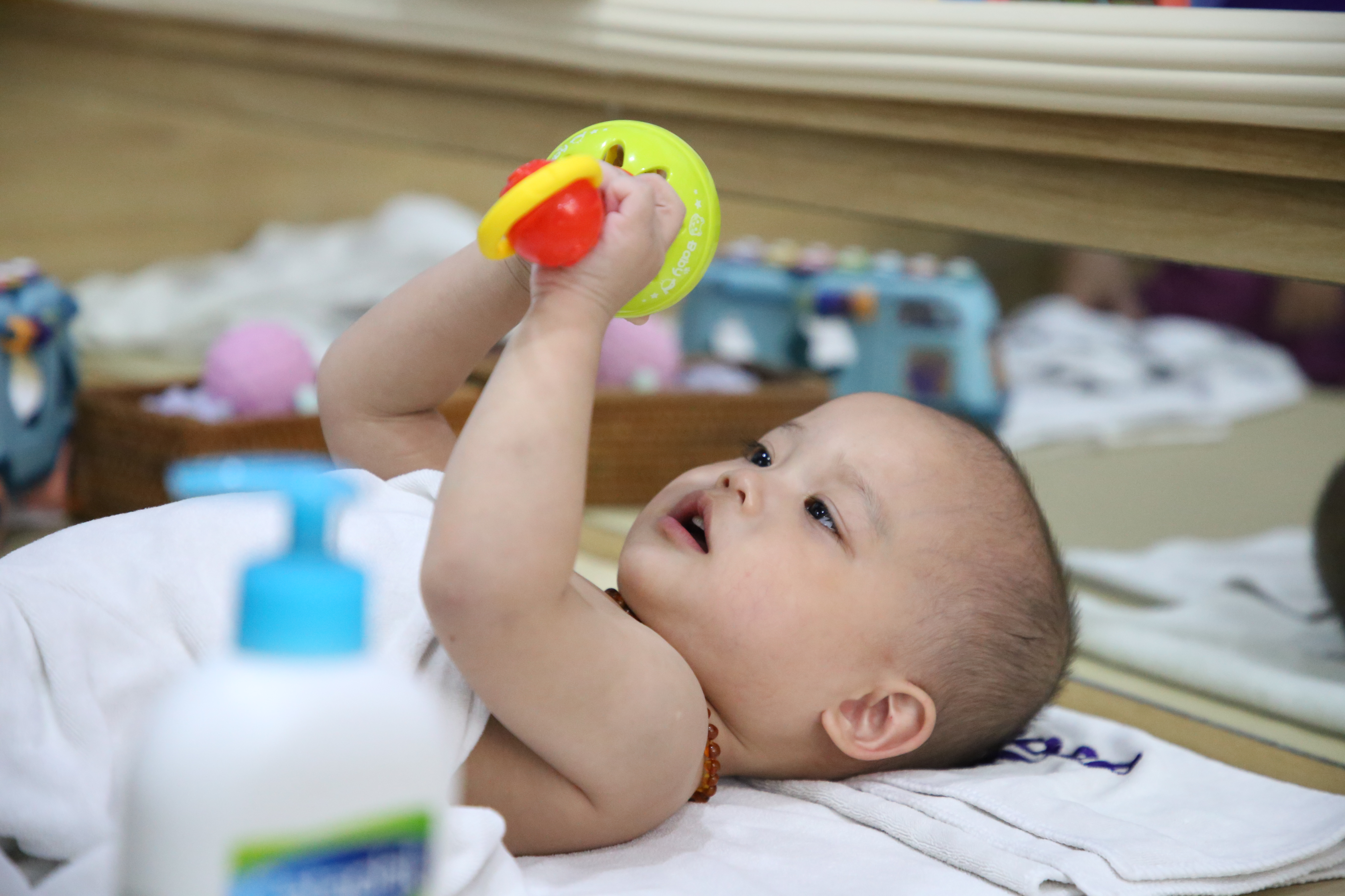 Bé bơi thả ga với hồ vô cực và massage thư giãn