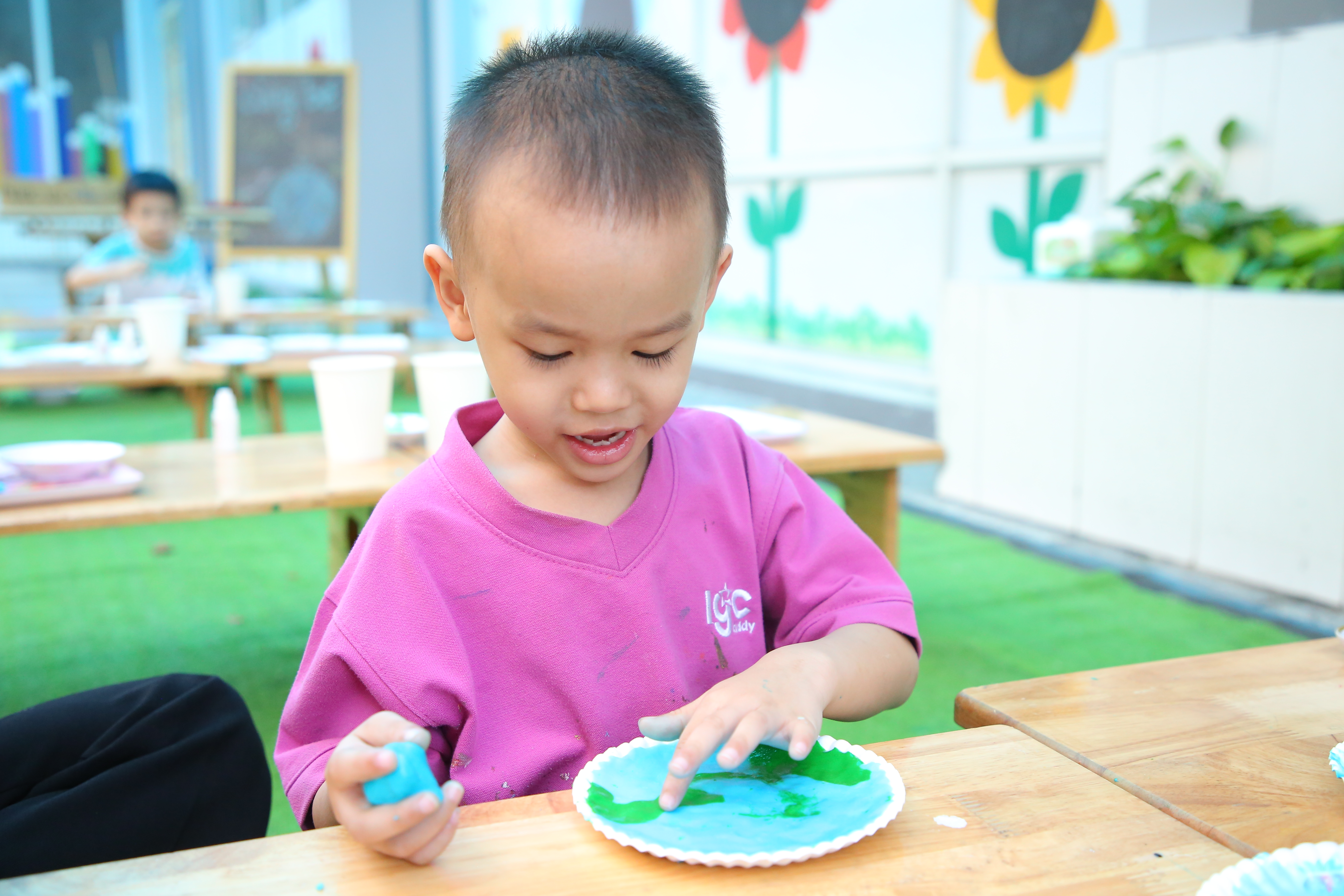 Thú vị cùng buổi học làm slime hình trái đất